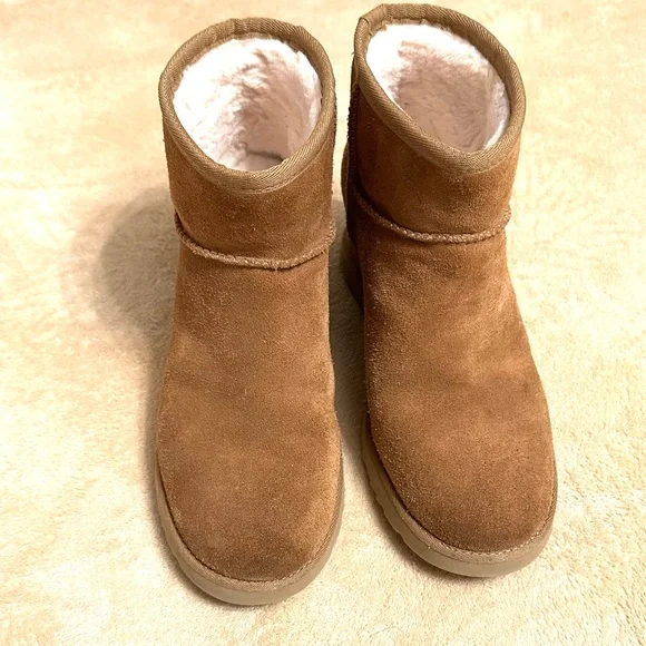 UGG Classic Mini Wedge Bootie - Picture 4 of 10